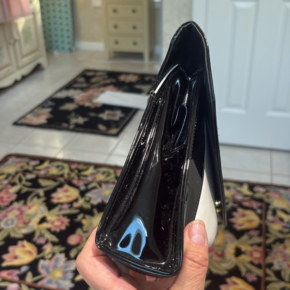 Unbranded Chic Black Patent Leather and White Large Clutch. - Picture 5 of 11